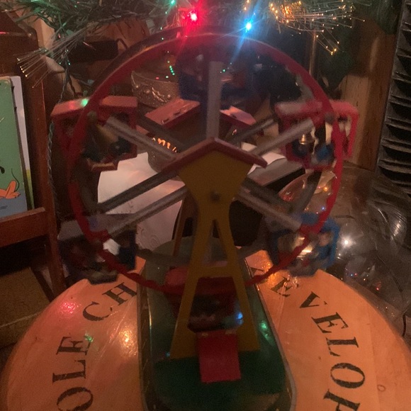 Vintage Tin Ferris wheel Toy - Picture 6 of 9